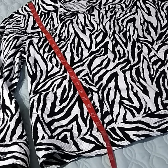 Chico's Sizes 3 Black and White Patterned Cotton Jacket - Picture 4 of 5